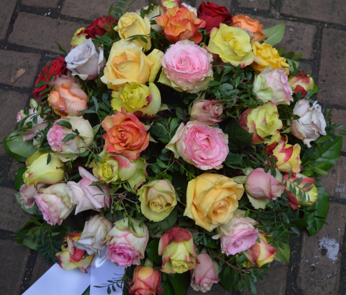 Rouwstuk met rozen